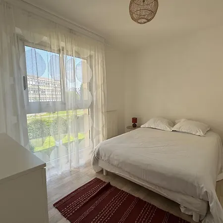 Apartment With Balconies Close To Beaches Caen