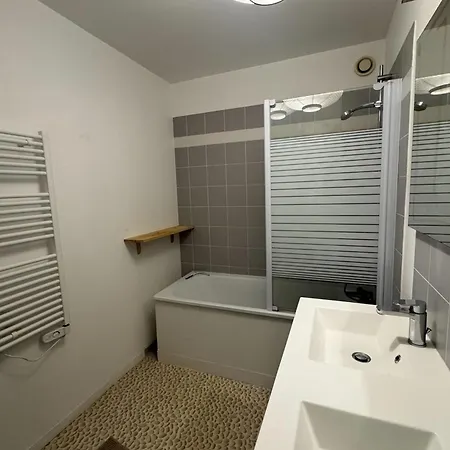 Apartment With Balconies Close To Beaches Caen