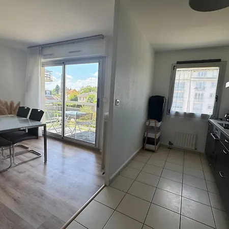 Apartment With Balconies Close To Beaches